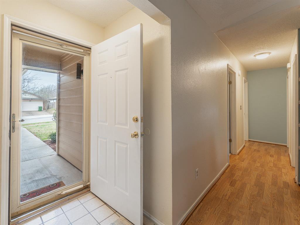 8236 Mark Lane Watauga, TX 76148 - Photo 5 of 23