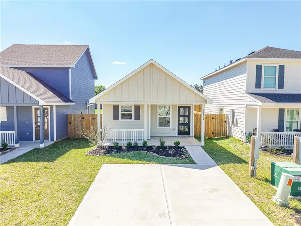 $1,450 | 16802 North Marie Vlg Drive, Conroe, TX 77306