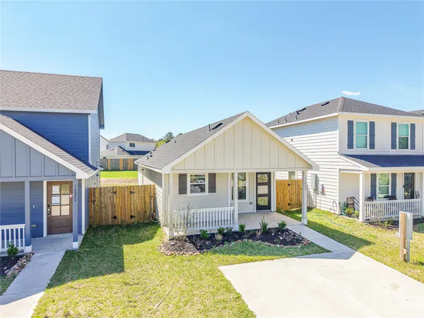 $1,450 | 16802 North Marie Vlg Drive, Conroe, TX 77306