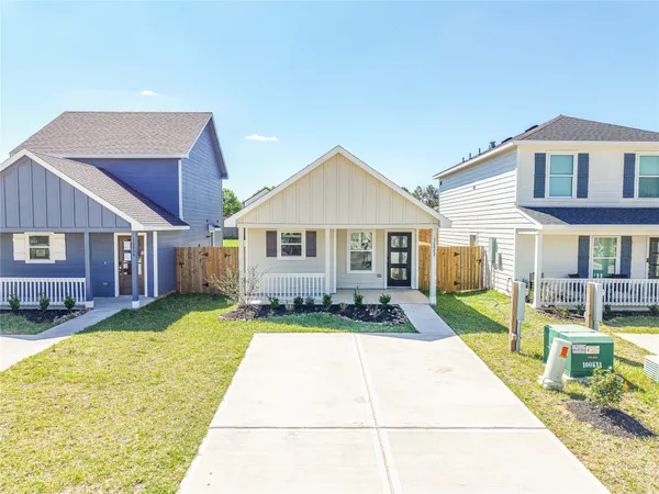 $1,450 | 16802 North Marie Vlg Drive, Conroe, TX 77306