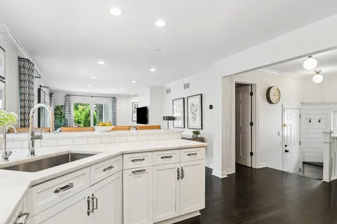 $995,000 | 716 South Highland Avenue, Barrington, IL 60010