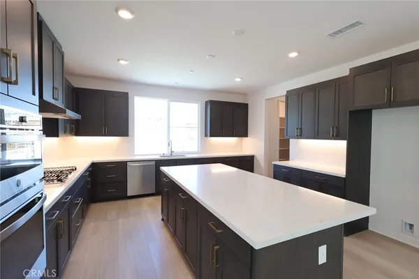 $867,446 | 27328 Bear Paw Lane, Valencia, CA 91381