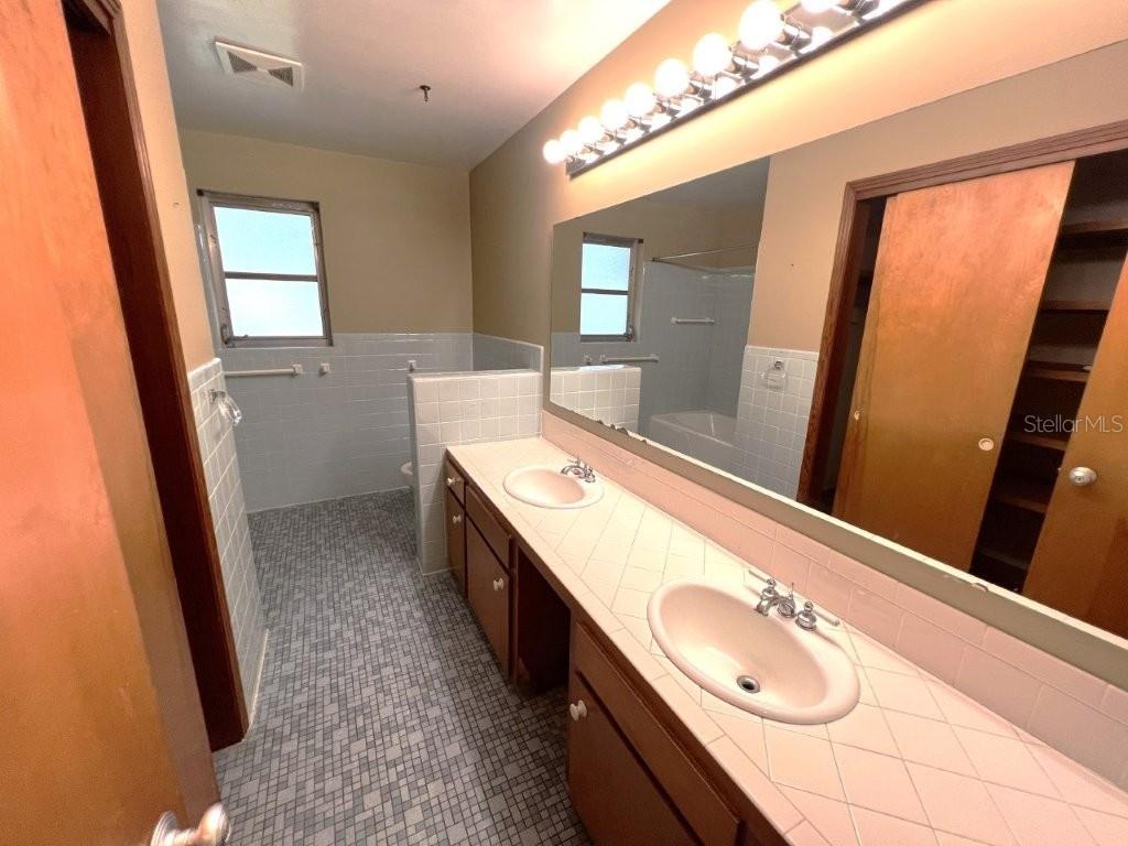 106 Southwest 38th Street Gainesville, FL 32607 - Photo 14 of 36