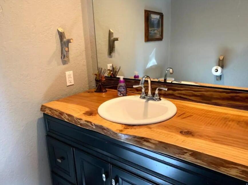 17890 Mockingbird Lane Bend, OR 97707 - Photo 21 of 27 Beautiful wood vanity top
