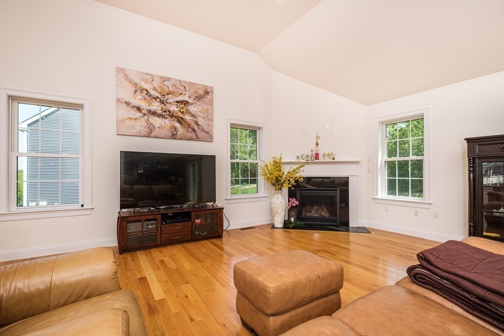 29 Saddle Road Dracut, MA 01826 - Photo 10 of 26 Gallery Image 10