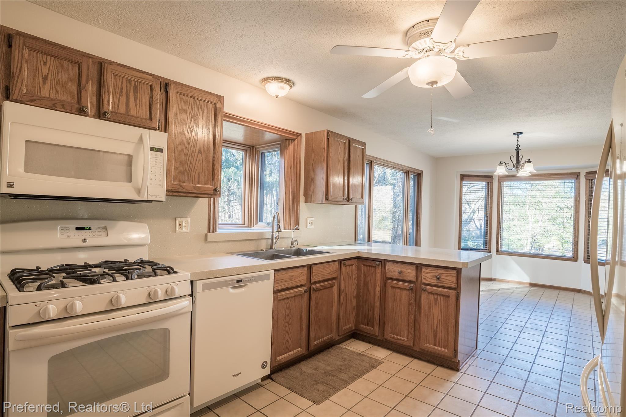 3864 Pleasant Valley Road Brighton, MI 48114 - Photo 19 of 45 3864 Pleasant Valley_Brighton-19.jpg
