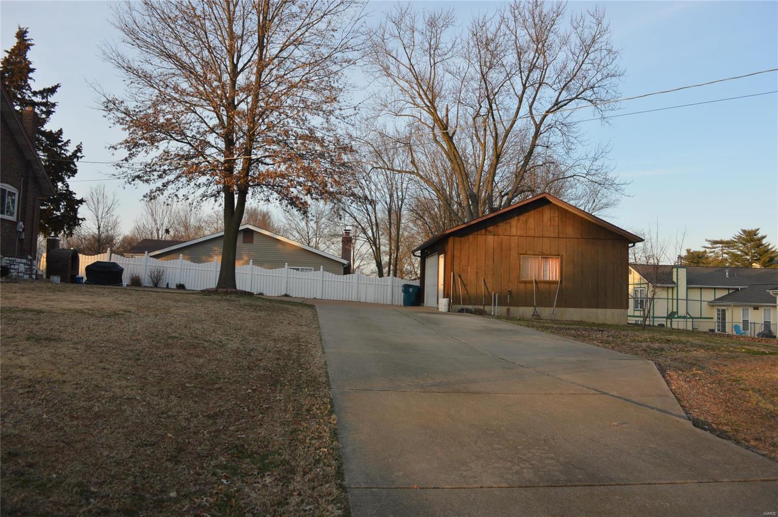4721 Ringer Road St. Louis, MO 63129 - Photo 4 of 25 Gallery Image 4