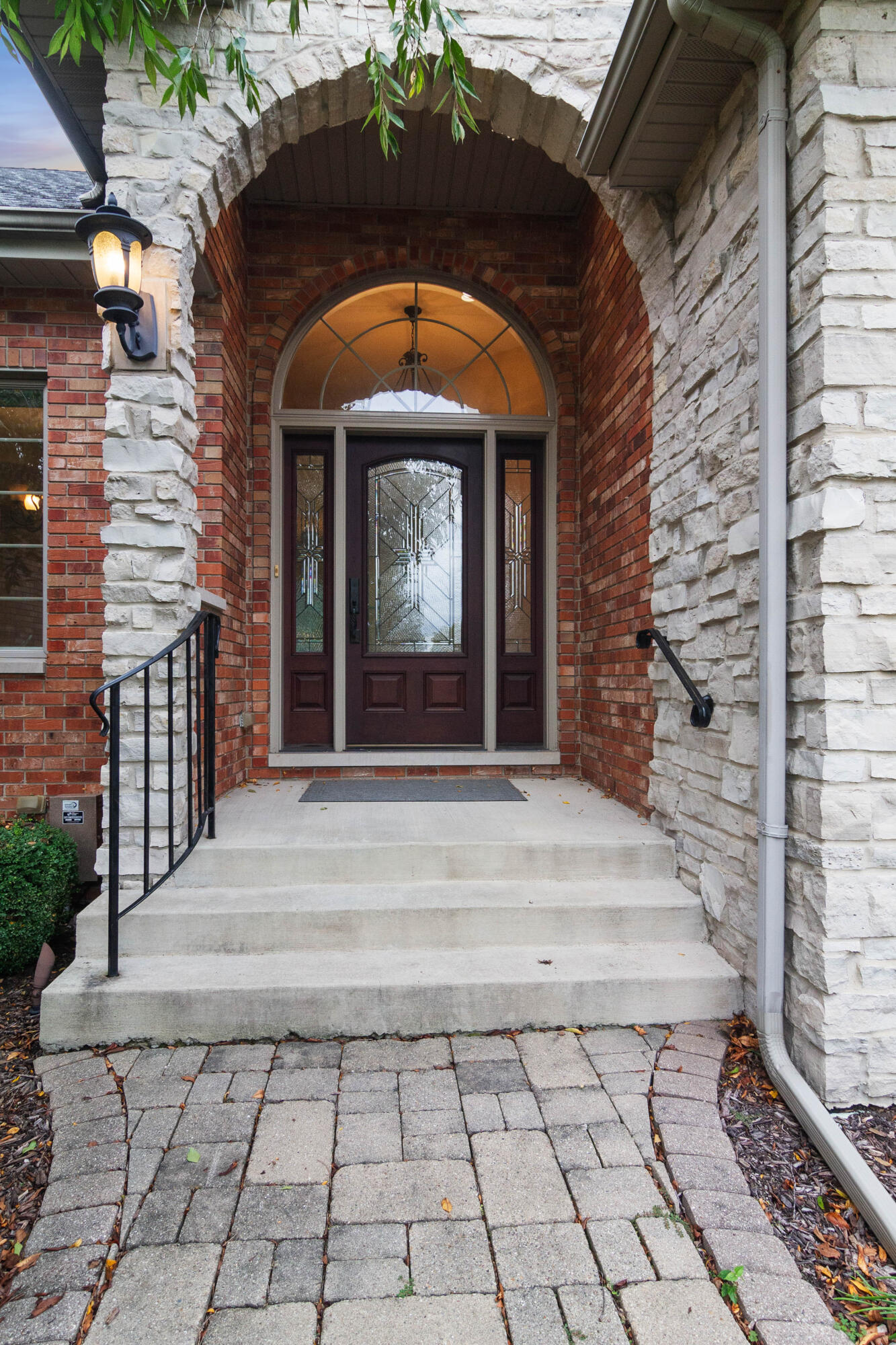 910 Hawk Circle Crown Point, IN 46307 - Photo 4 of 40 1333x2000