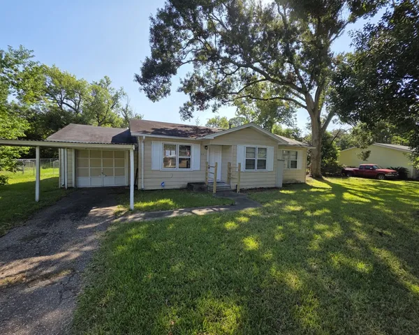 $89,000 | 717 South Valderas Street, Angleton, TX 77515