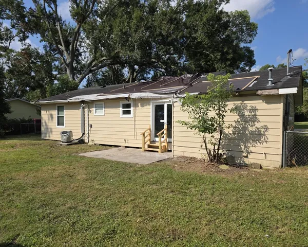 $89,000 | 717 South Valderas Street, Angleton, TX 77515