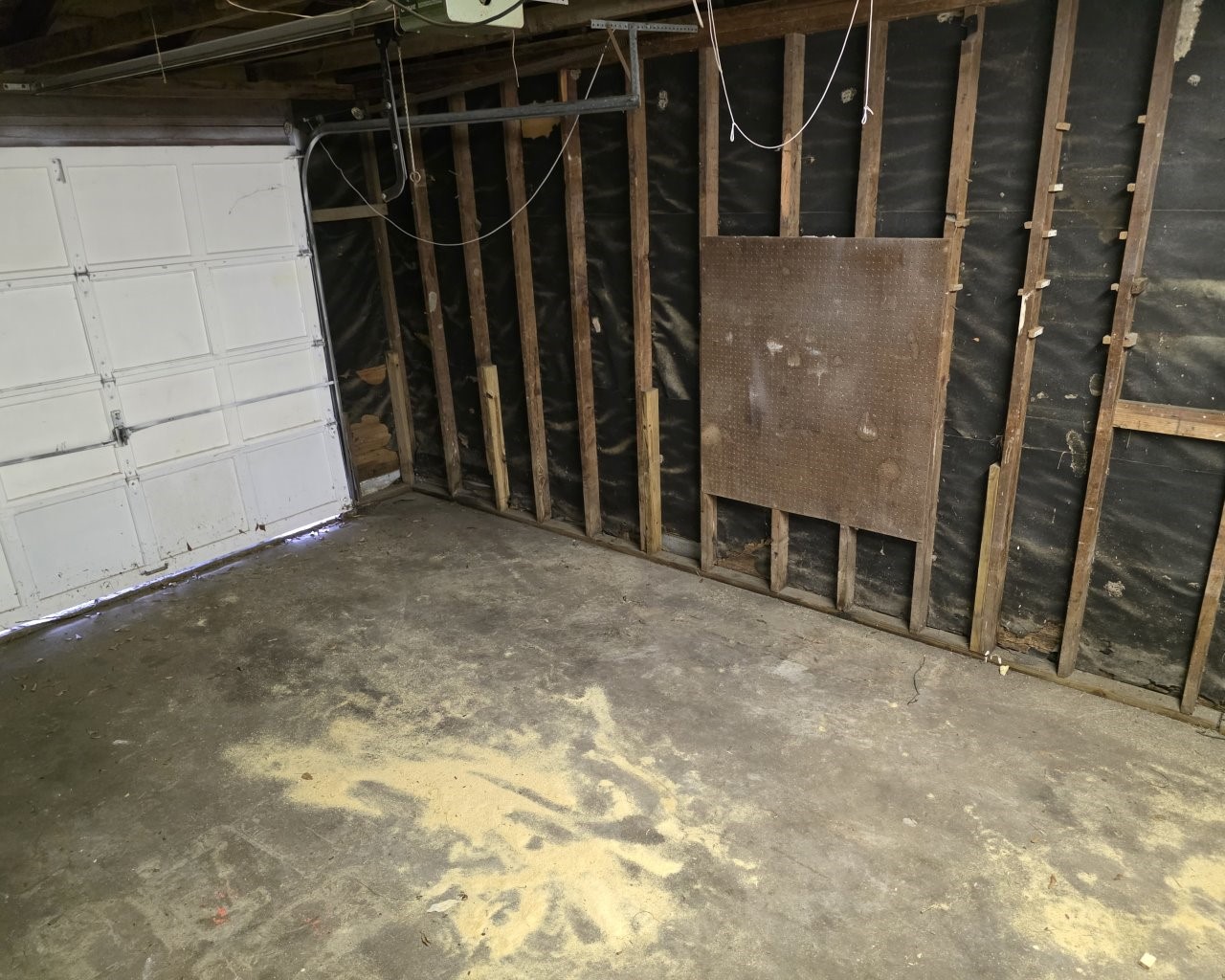 717 South Valderas Street Angleton, TX 77515 - Photo 13 of 14 1- Car attached and a 1-car carport