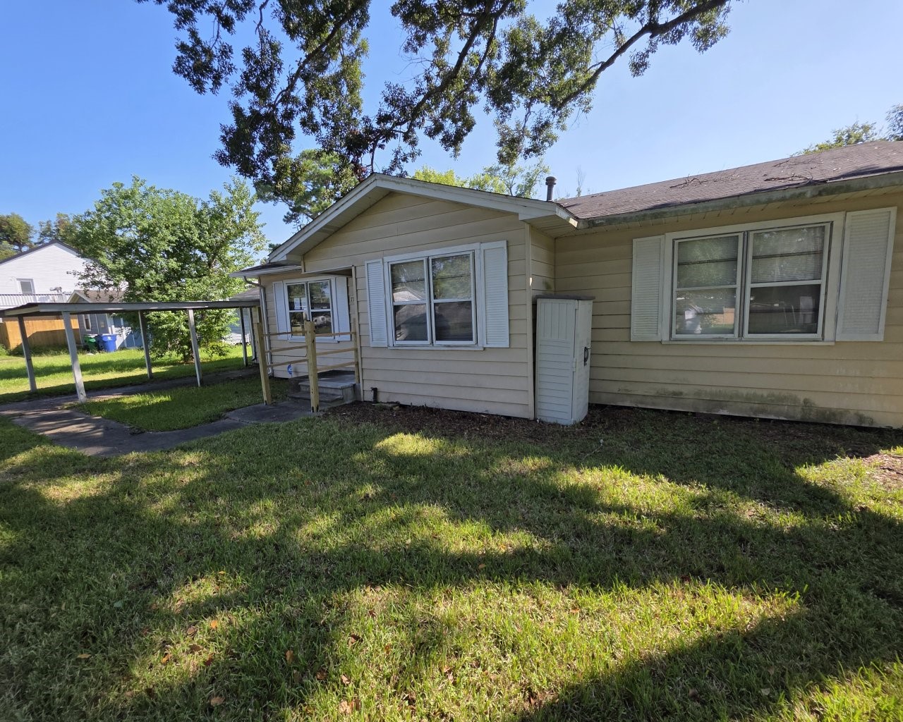 717 South Valderas Street Angleton, TX 77515 - Photo 14 of 14 Please come see for yourself.