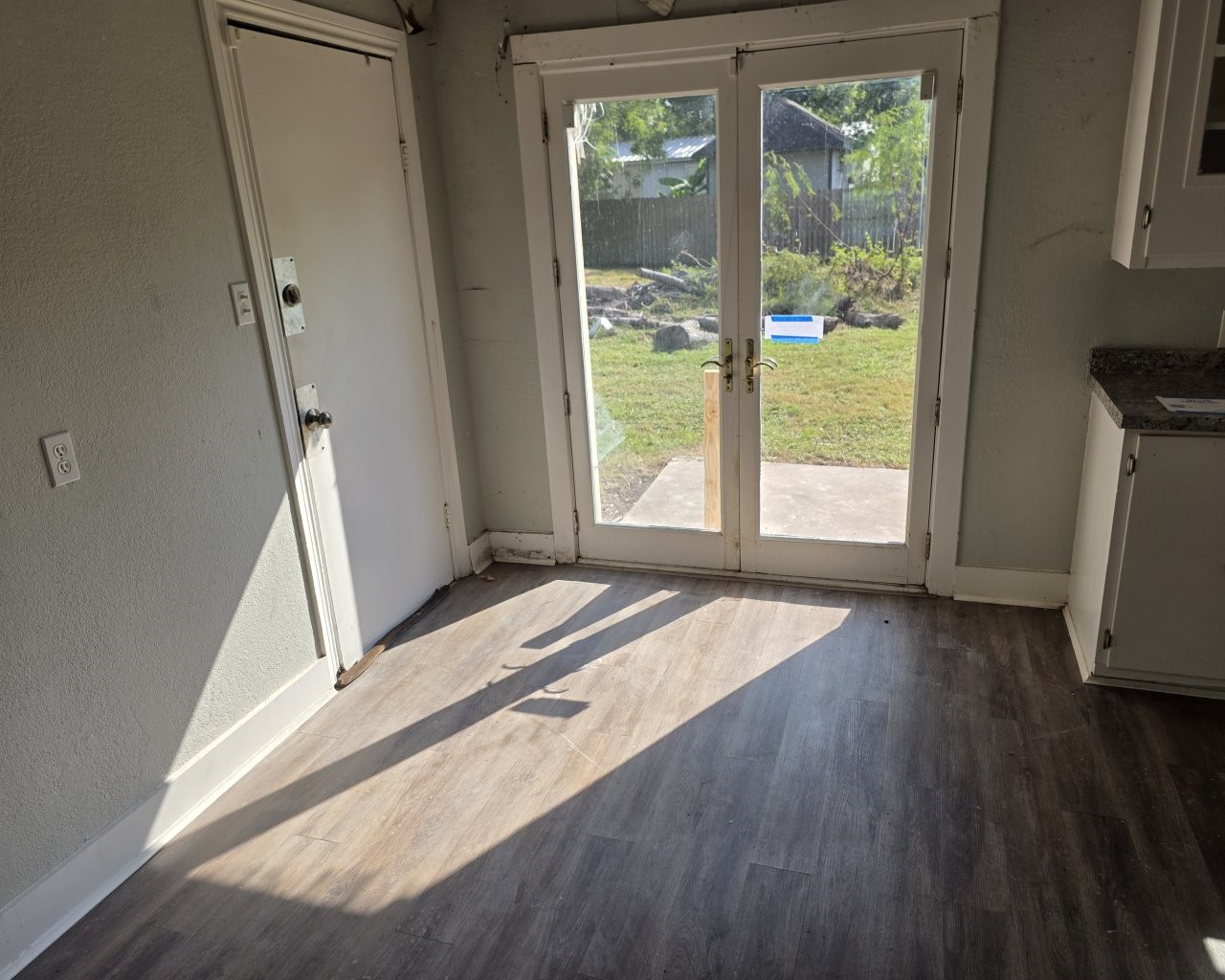 717 South Valderas Street Angleton, TX 77515 - Photo 4 of 14 Dining area