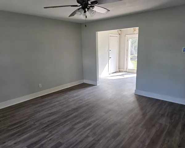 $89,000 | 717 South Valderas Street, Angleton, TX 77515