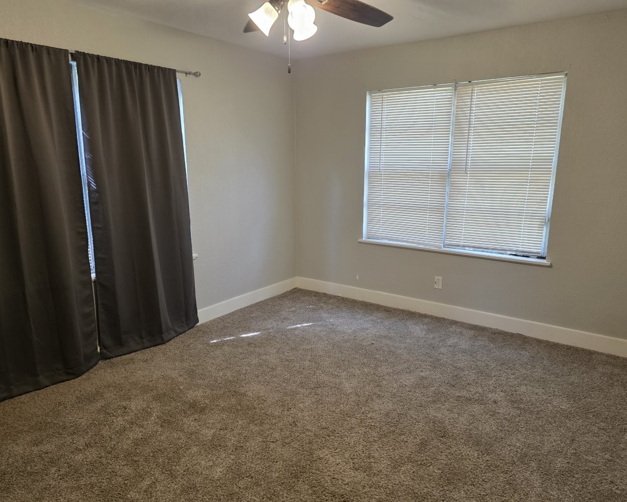 717 South Valderas Street Angleton, TX 77515 - Photo 8 of 14 Bedroom 2