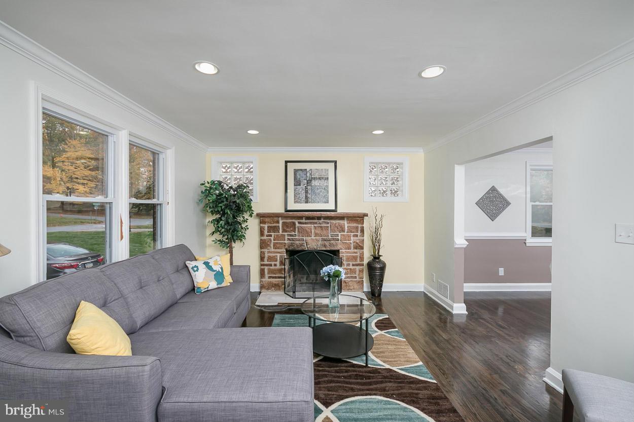 18 Sheraton Road Randallstown, MD 21133 - Photo 15 of 30 Living Room