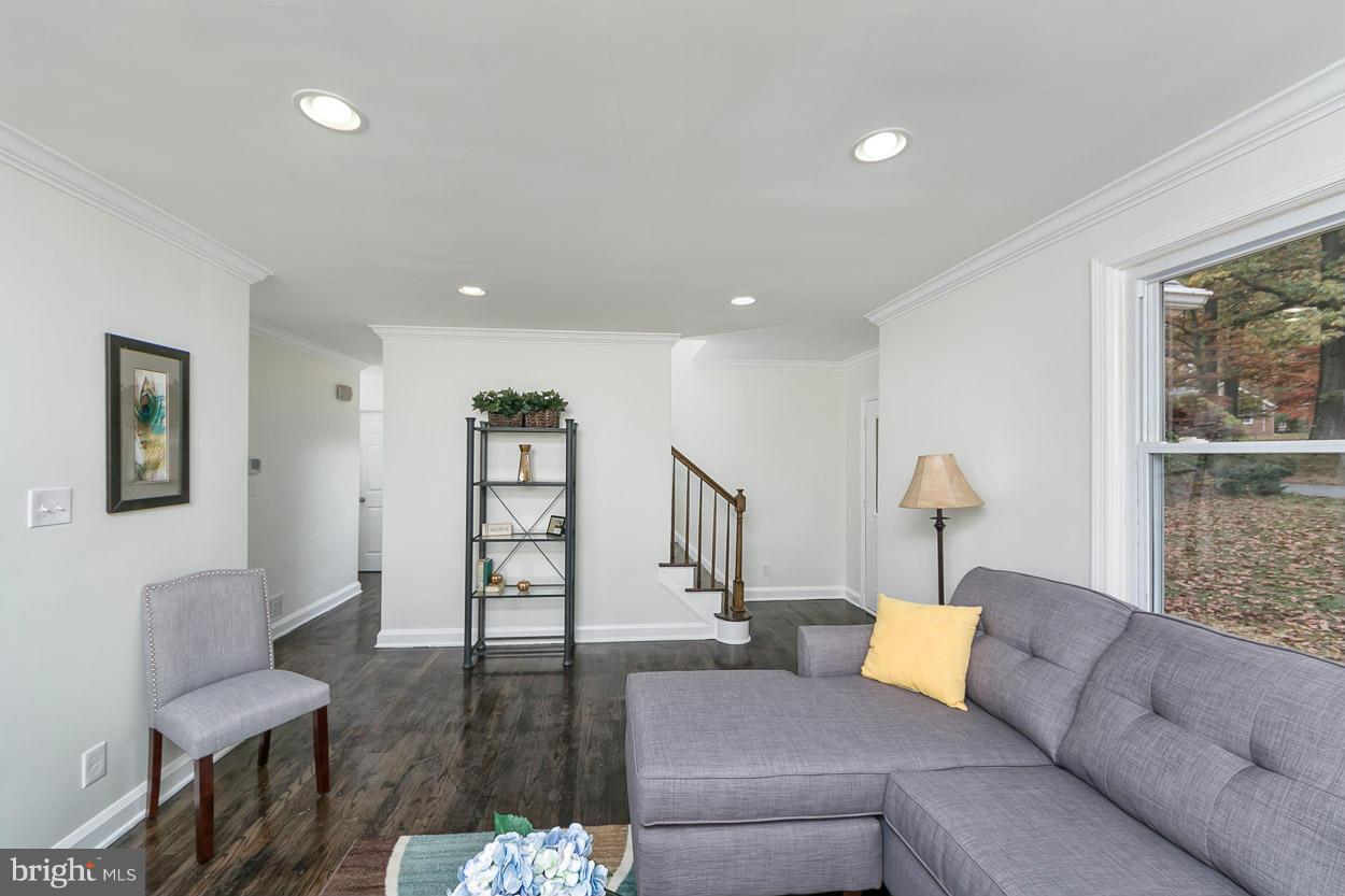 18 Sheraton Road Randallstown, MD 21133 - Photo 16 of 30 Living Room