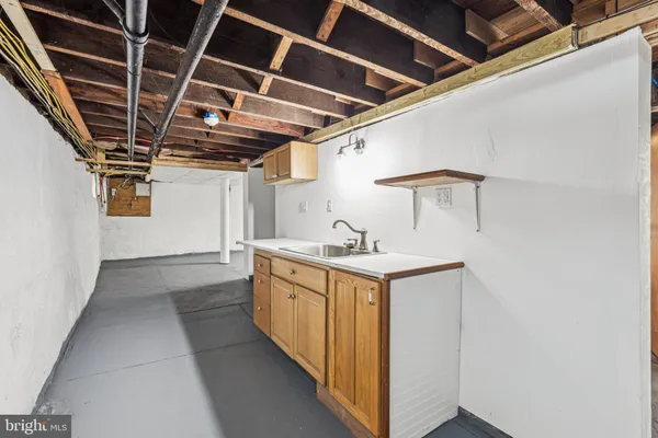 a view of utility room