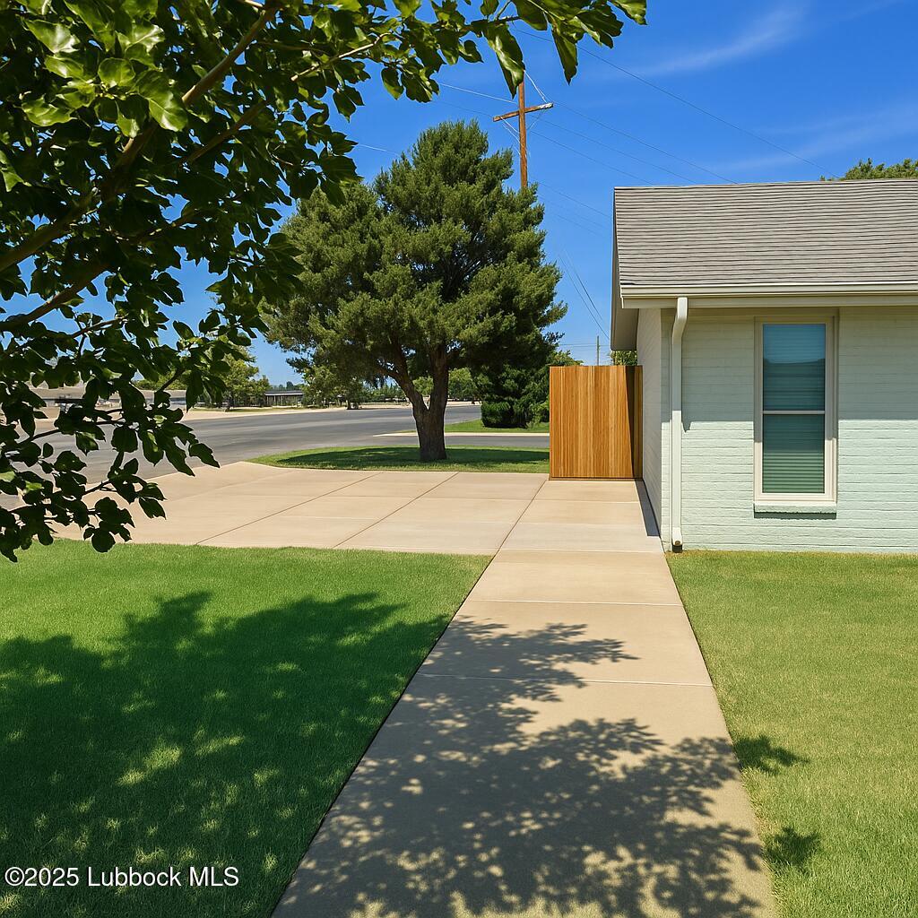 208 South Holliday Plainview, TX 79072 - Photo 2 of 32