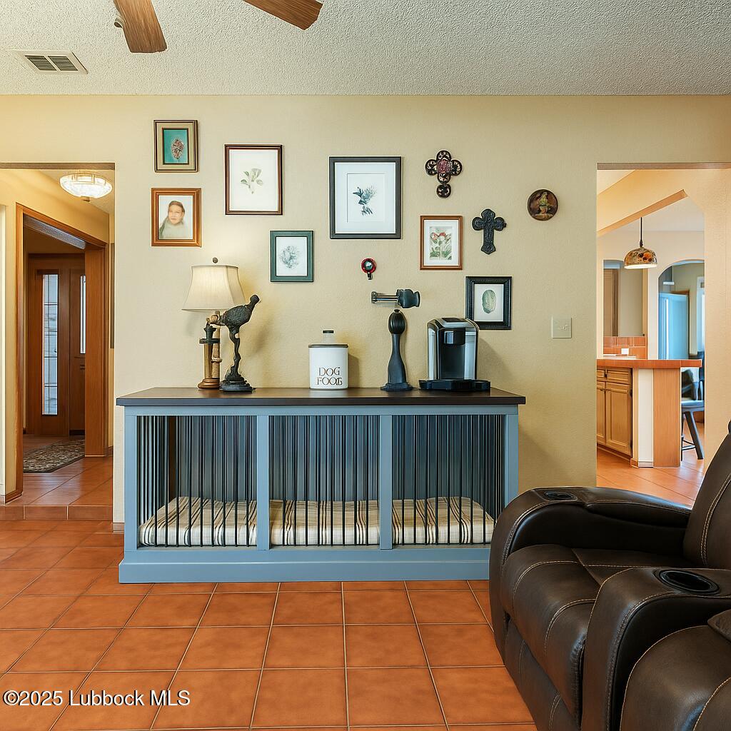 208 South Holliday Plainview, TX 79072 - Photo 8 of 32 a living room with furniture