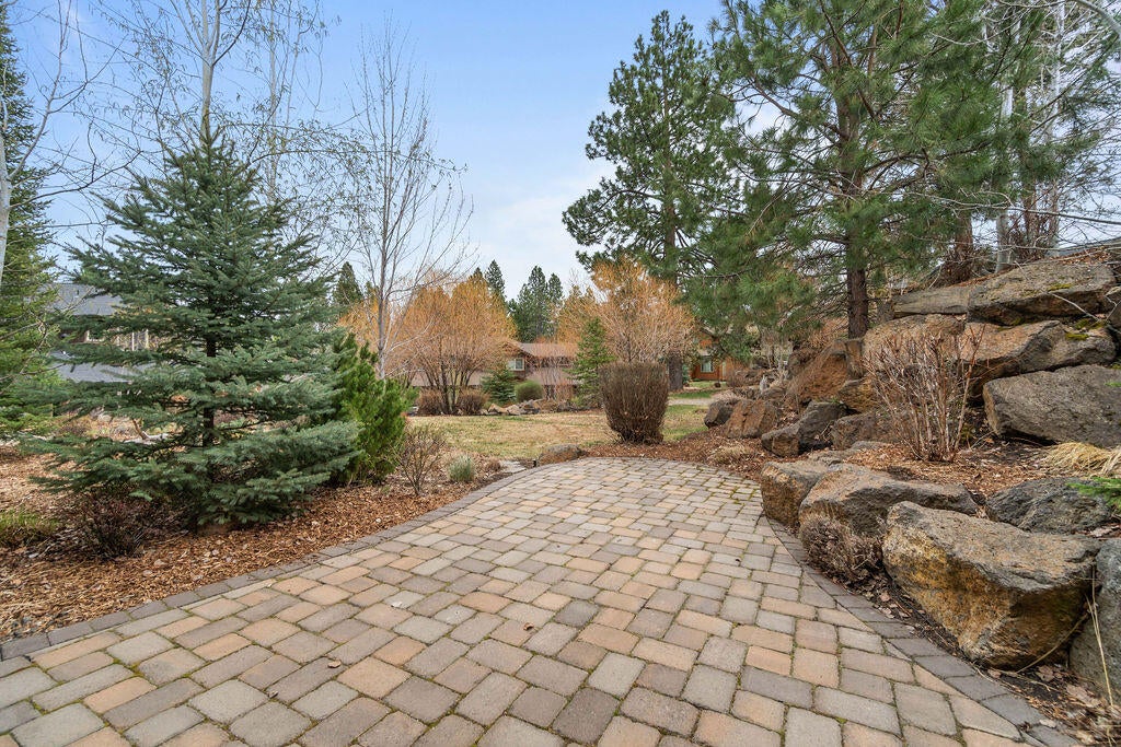 60511 Snap Shot Loop Bend, OR 97702 - Photo 27 of 34 Paver Patio