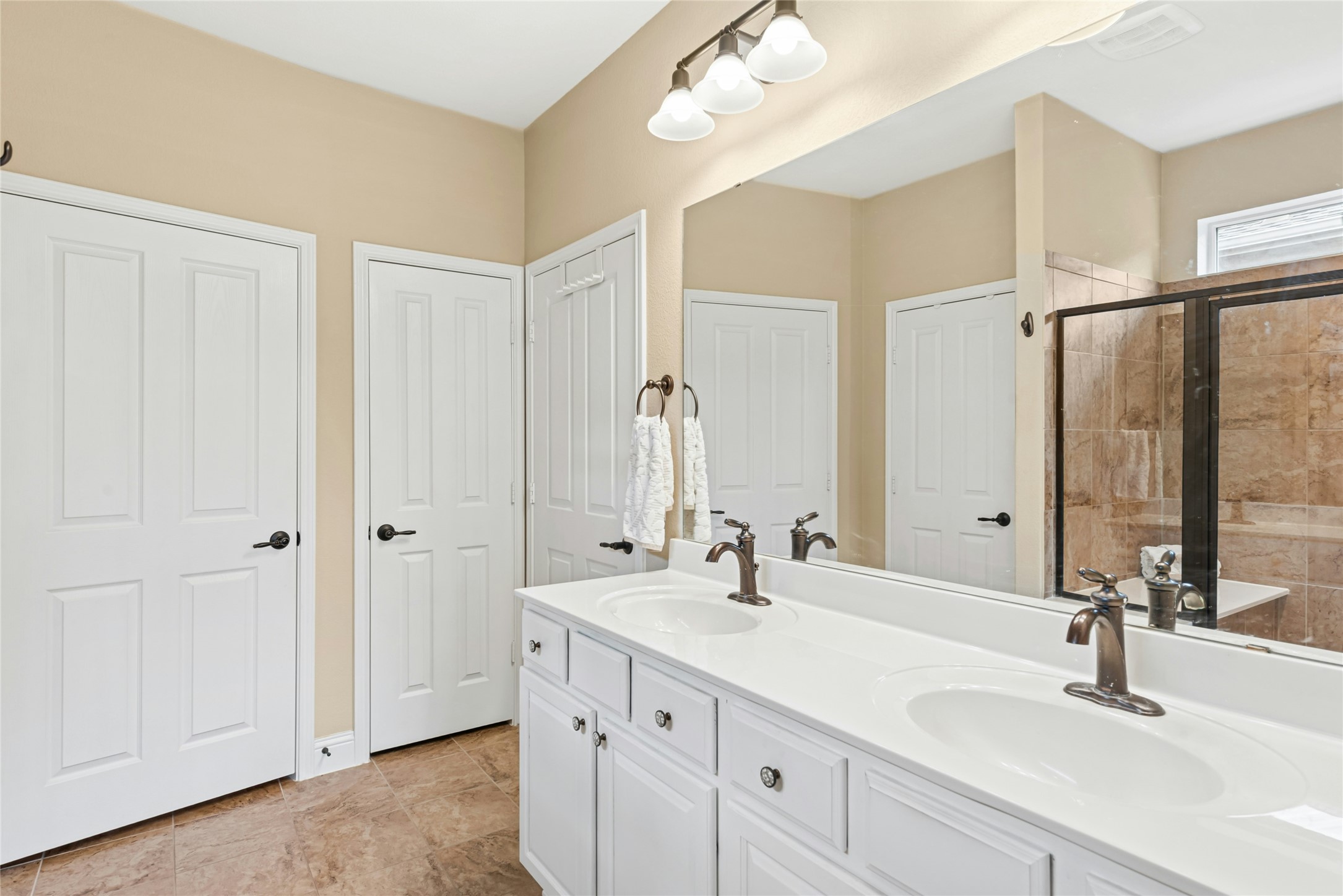 102 Trinity Lane Georgetown, TX 78633 - Photo 21 of 40 Main Bathroom