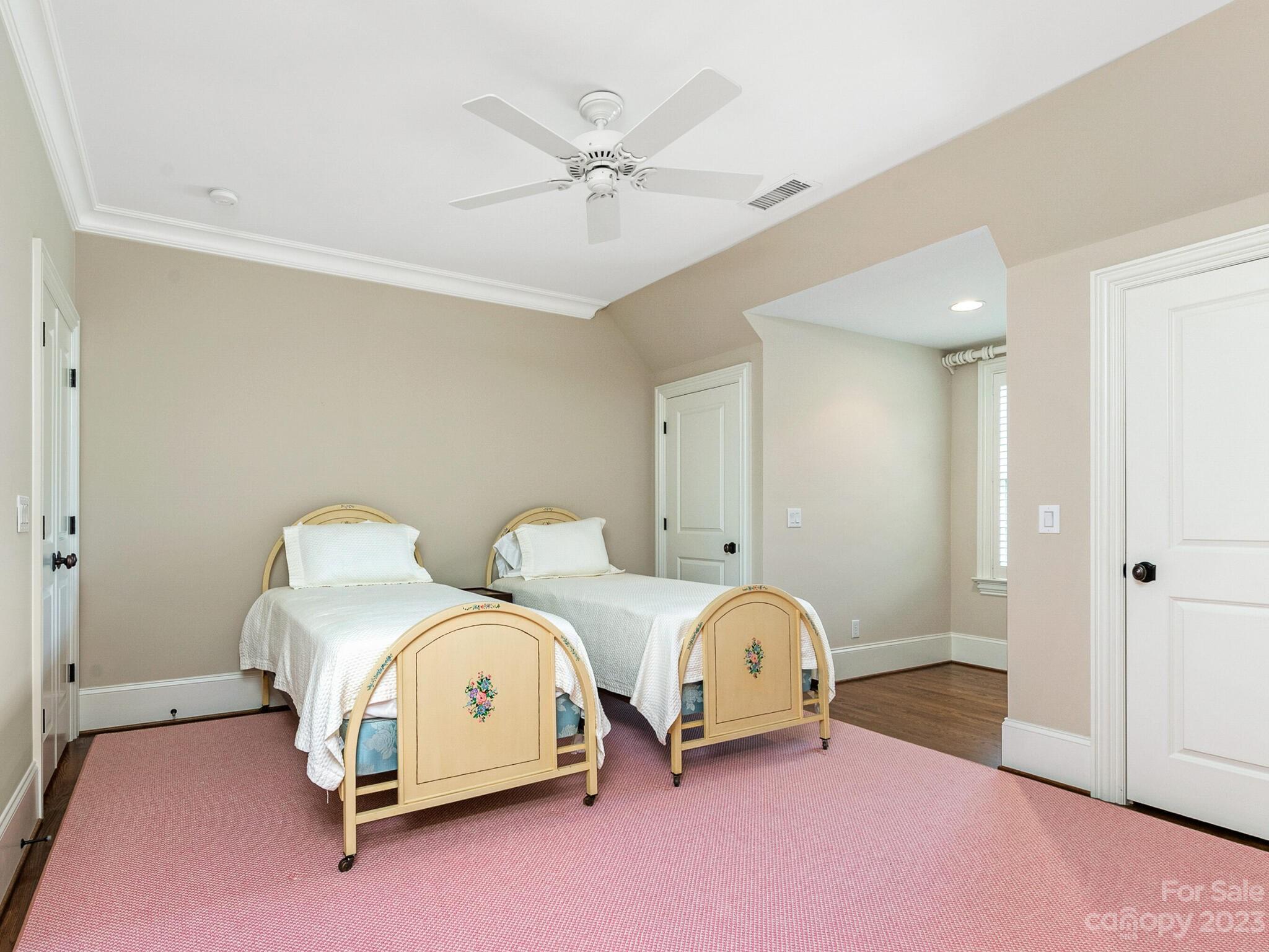 1119 Bolling Road Charlotte, NC 28207 - Photo 28 of 42 Gallery Image 28