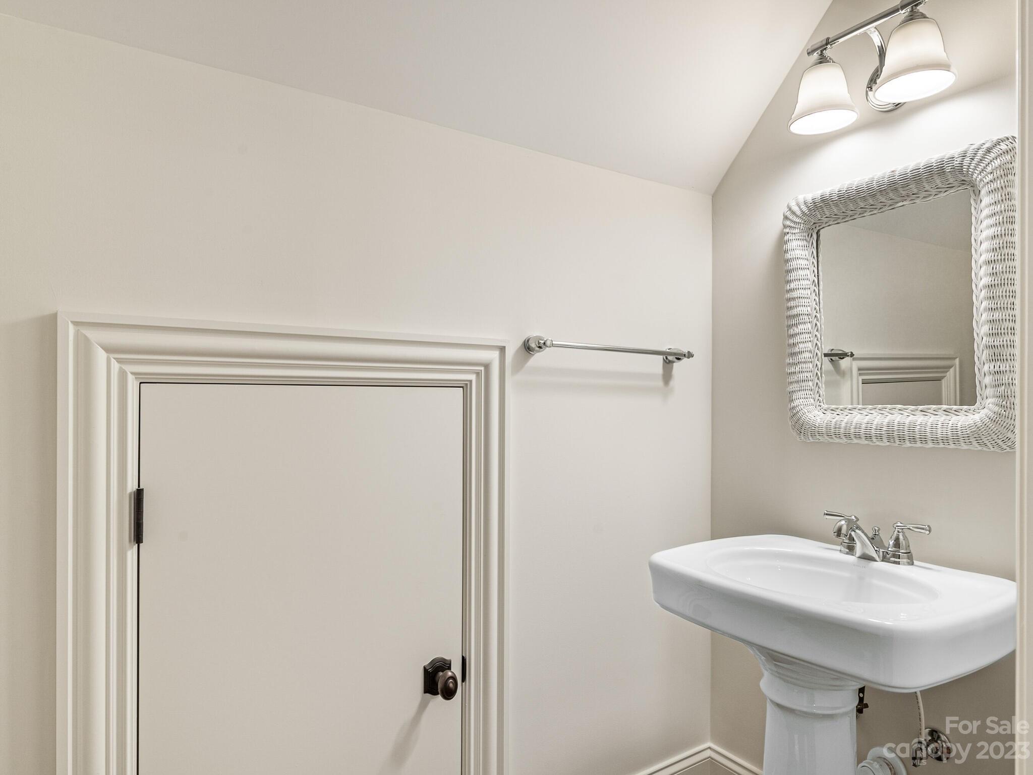 1119 Bolling Road Charlotte, NC 28207 - Photo 31 of 42 Gallery Image 31