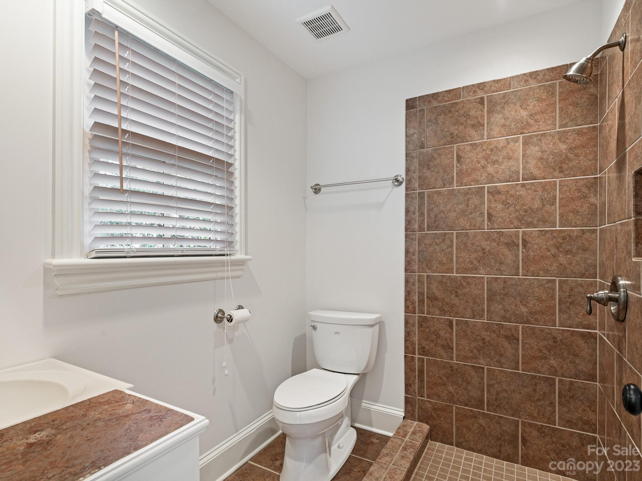 1119 Bolling Road Charlotte, NC 28207 - Photo 41 of 42 Gallery Image 41