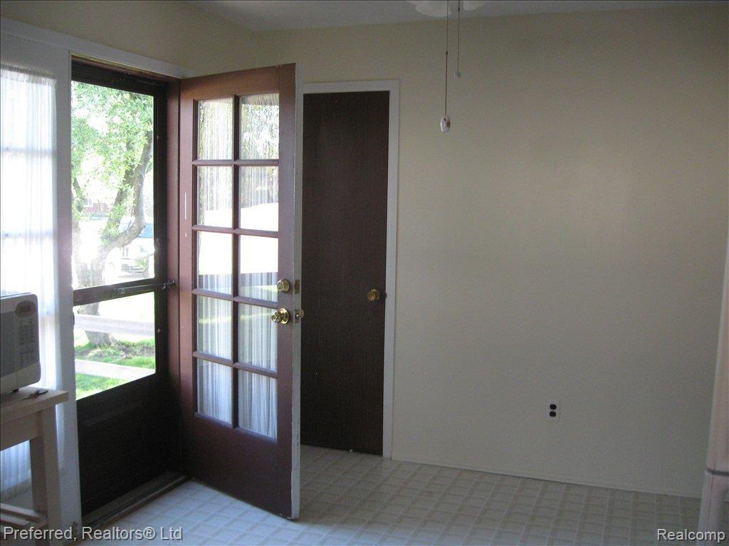 43327 Barchester Road Canton, MI 48187 - Photo 7 of 15 kitchen door