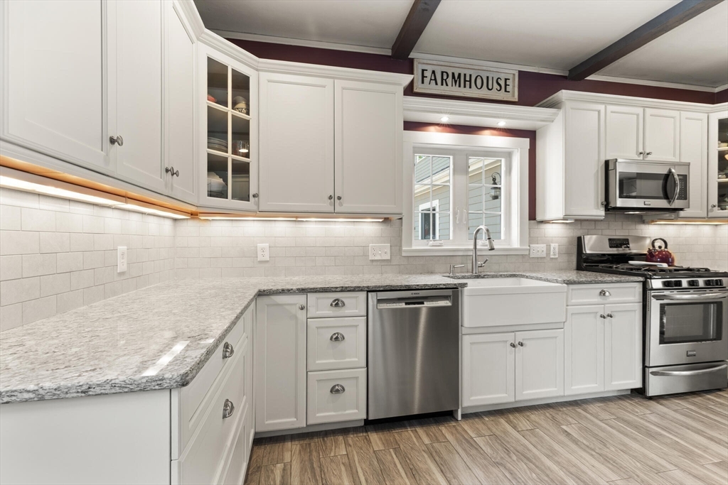 291 Plimpton Street Walpole, MA 02081 - Photo 6 of 41
