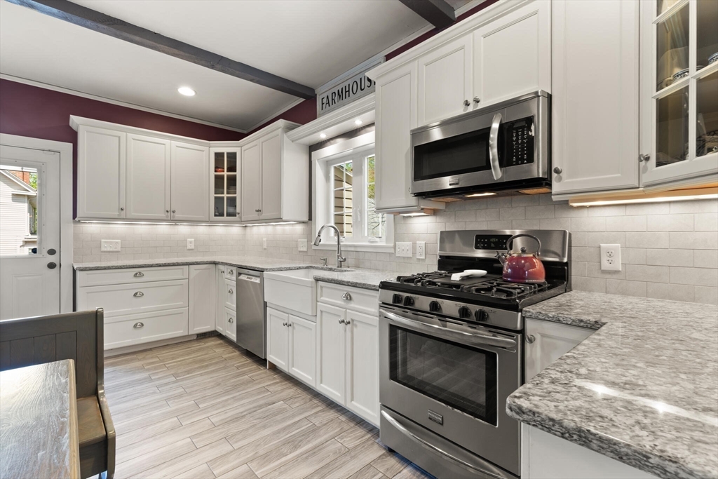291 Plimpton Street Walpole, MA 02081 - Photo 7 of 41