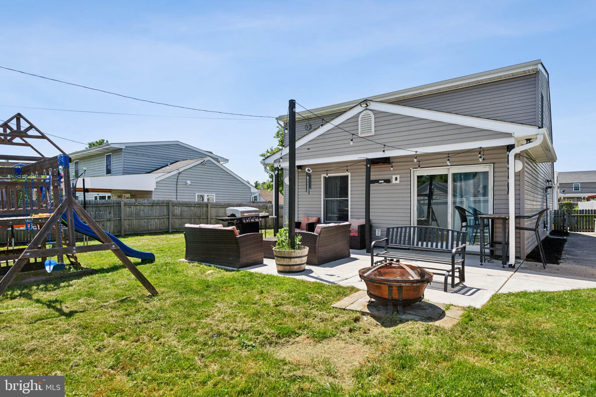 10 Greenbriar Road Levittown, PA 19057 - Photo 23 of 25 Warm days are here!