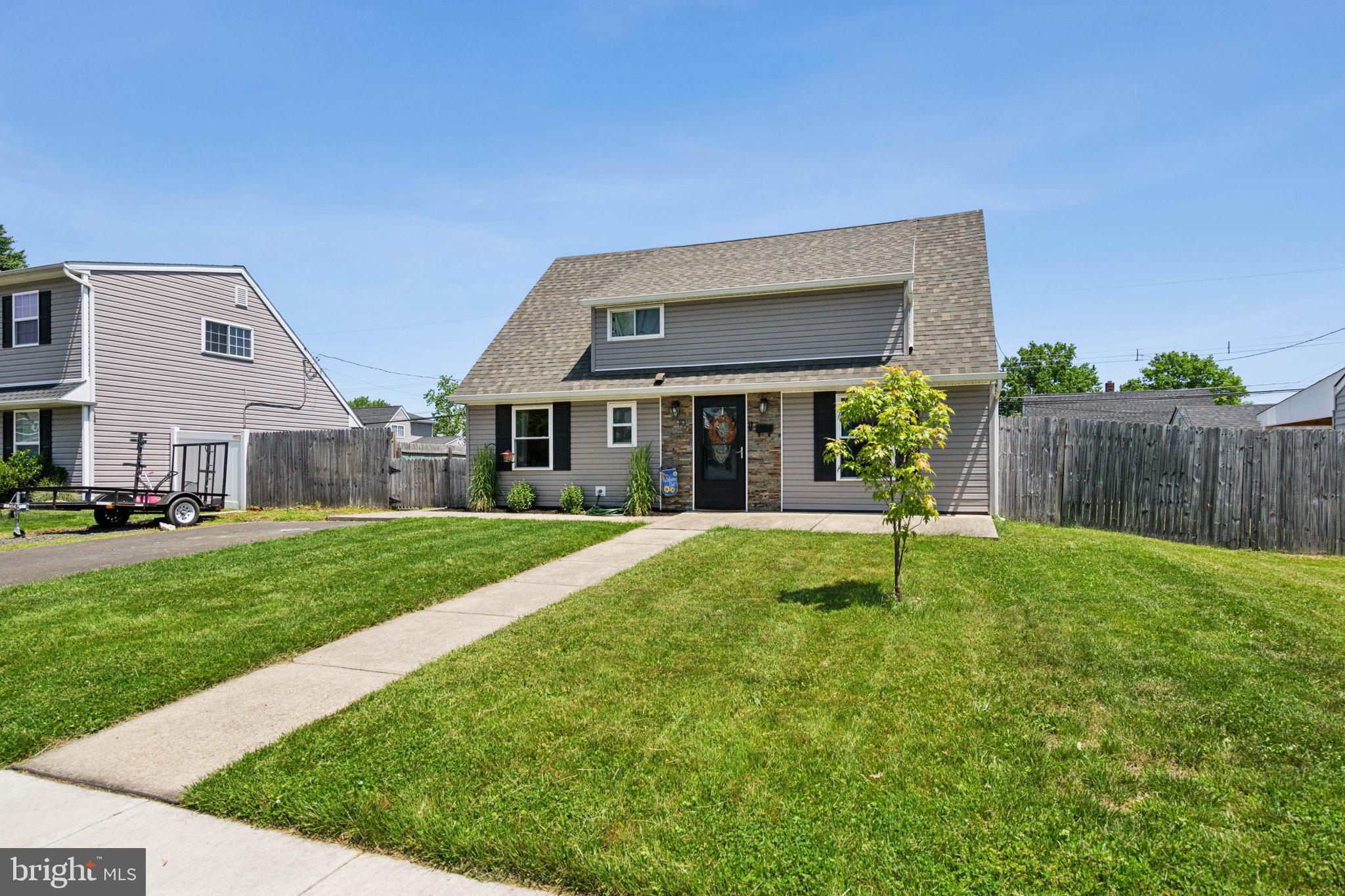 10 Greenbriar Road Levittown, PA 19057 - Photo 4 of 25 Gallery Image 4