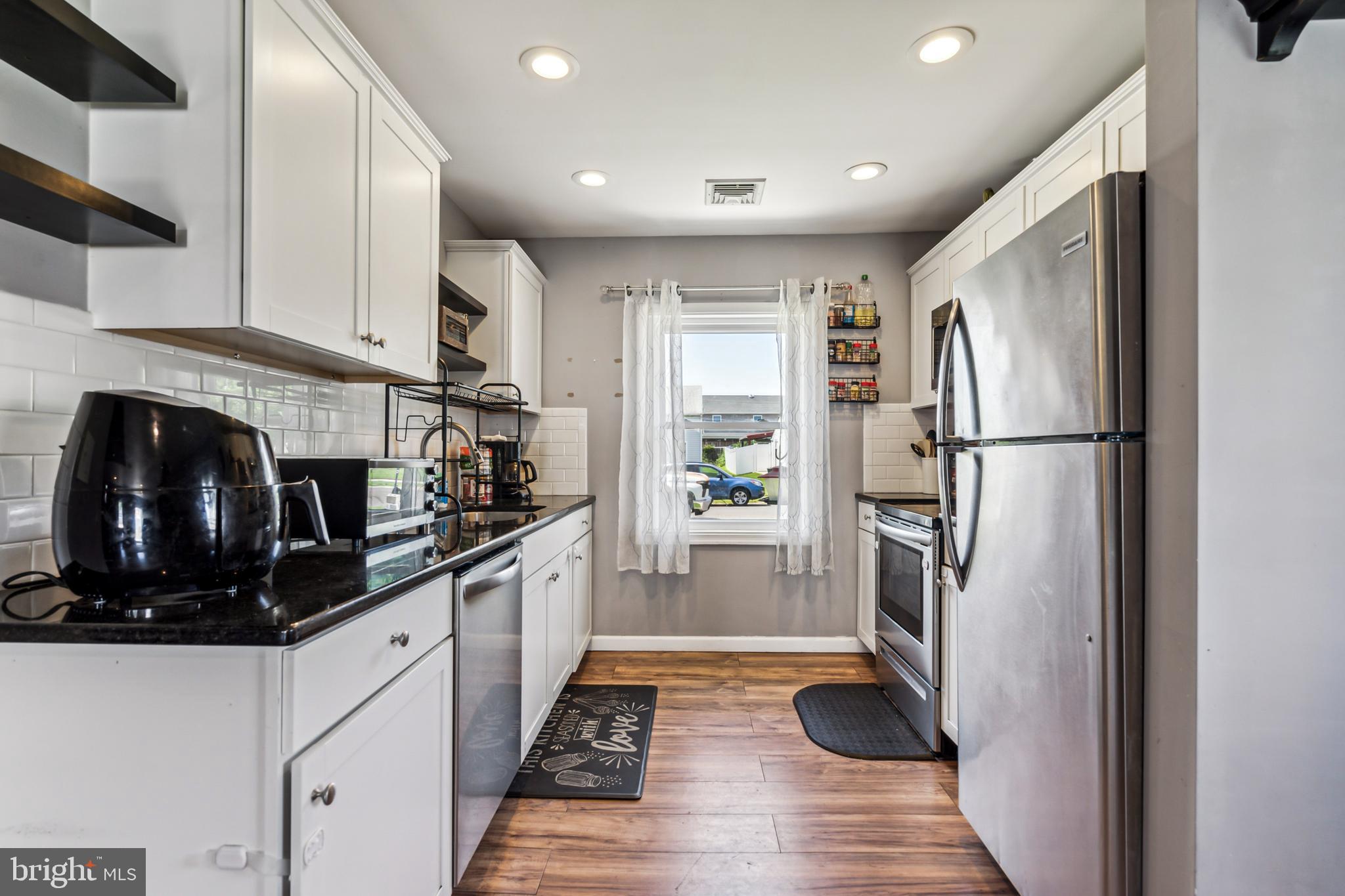 10 Greenbriar Road Levittown, PA 19057 - Photo 10 of 25 Gallery Image 10