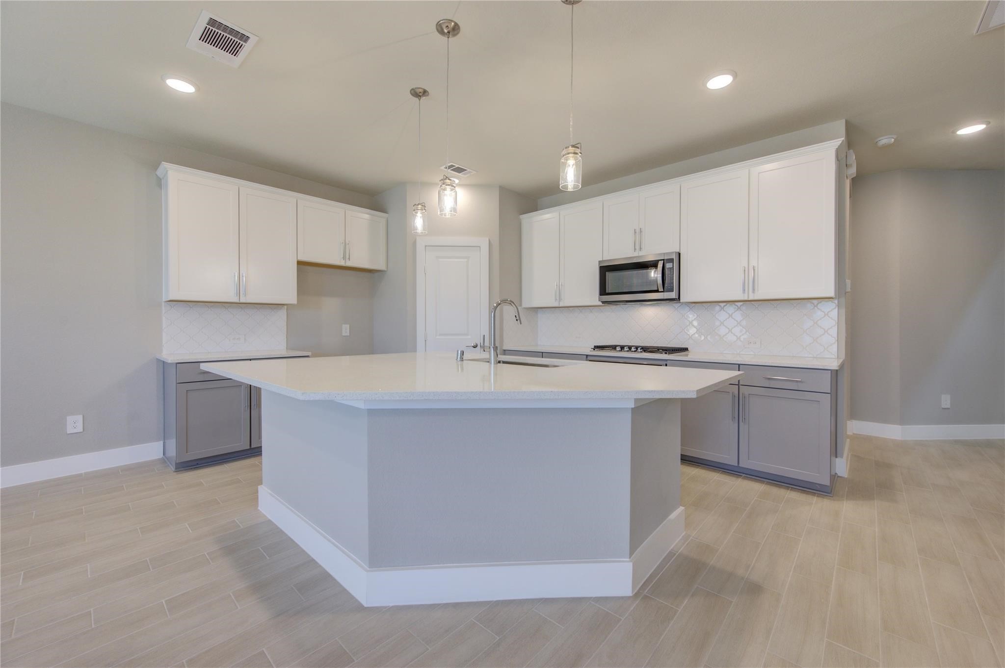 1709 Summerlyn Houston, TX 77080 - Photo 14 of 46