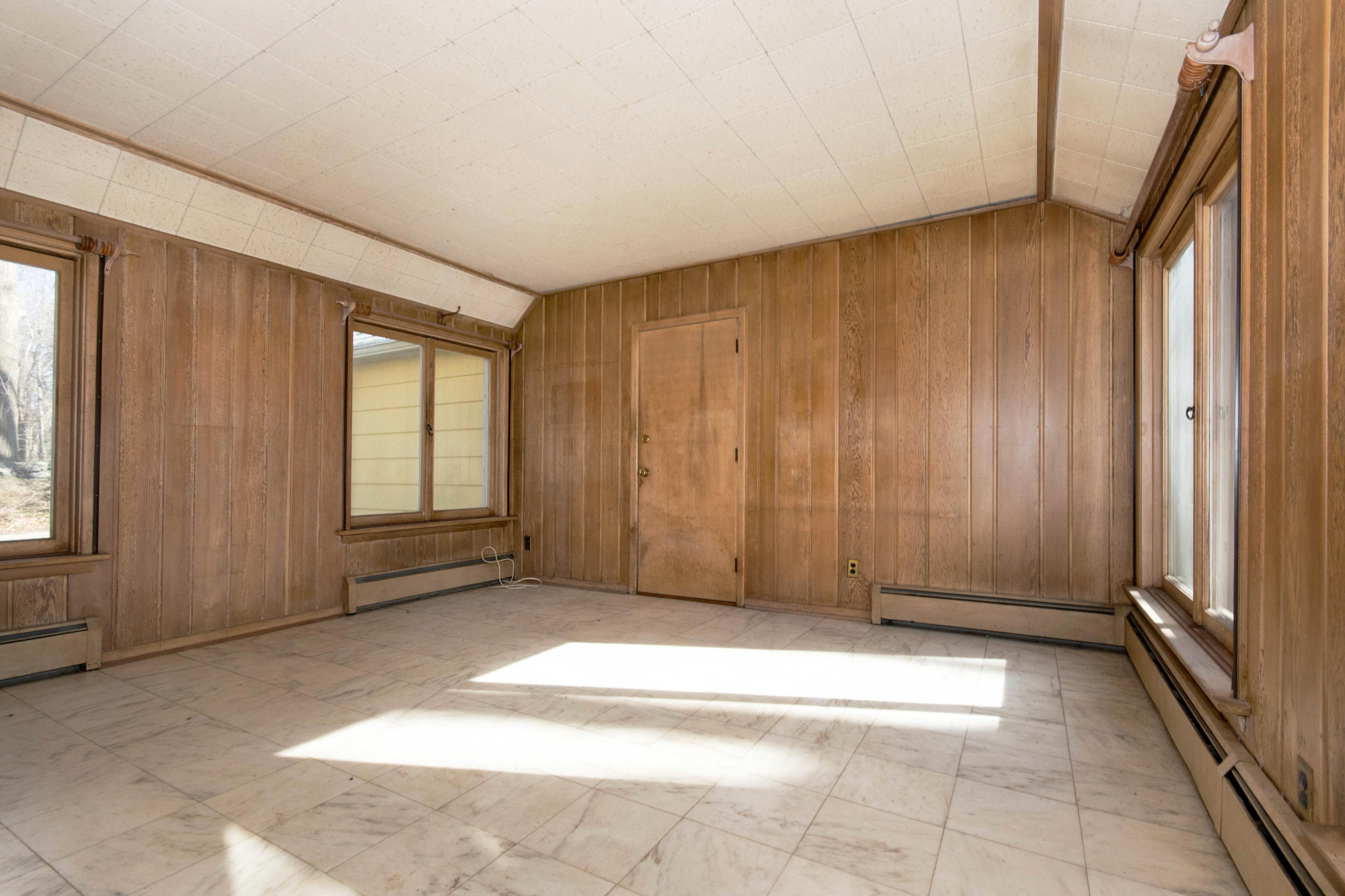 792 Smith Ridge Road New Canaan, CT 06840 - Photo 13 of 18 a view of an empty room with a window