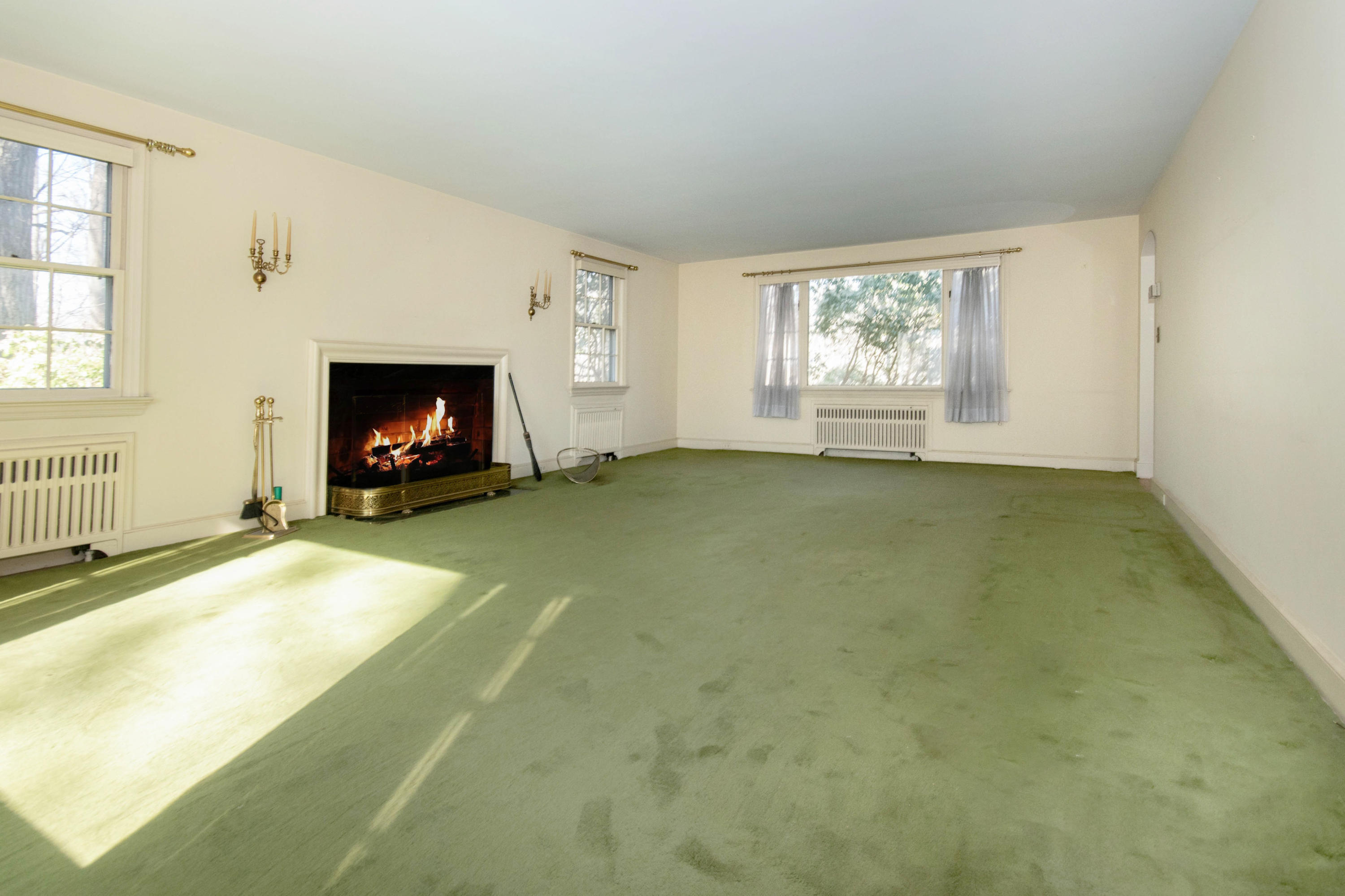 792 Smith Ridge Road New Canaan, CT 06840 - Photo 6 of 18 a living room with a fireplace