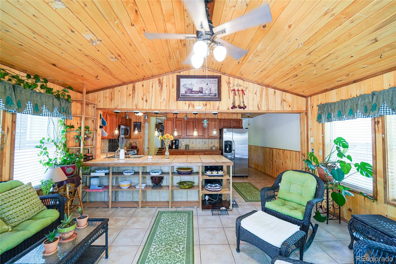 806 Paradise Lane Colorado Springs, CO 80904 - Photo 19 of 45 a living room filled with furniture