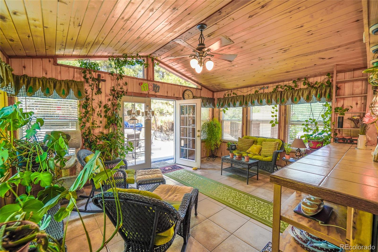 806 Paradise Lane Colorado Springs, CO 80904 - Photo 20 of 45 a living room filled with furniture and a potted plant