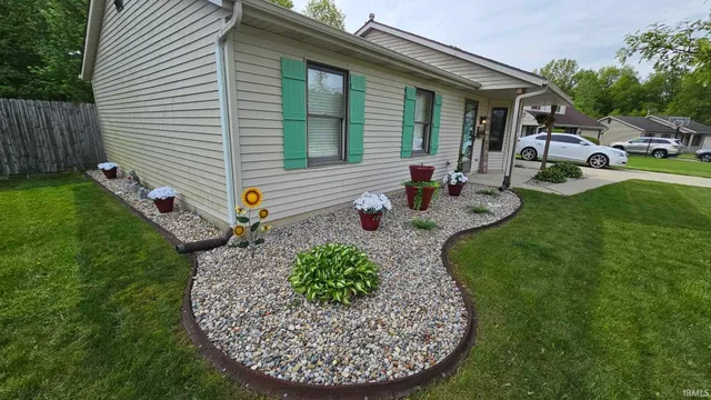 $225,000 | 12720 Indiana Street, Grabill, IN 46741