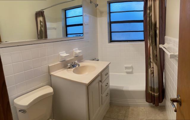 3803 Northwest 2nd Court Boca Raton, FL 33431 - Photo 15 of 26 Guest bathroom