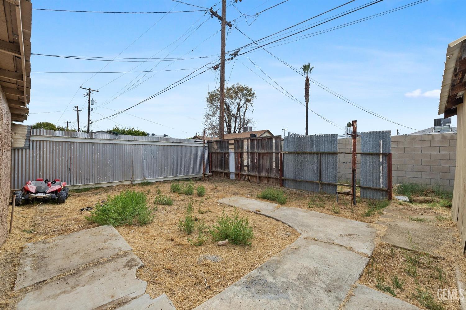 Undisclosed Address Bakersfield, CA 93308 - Photo 31 of 32 a view of a backyard