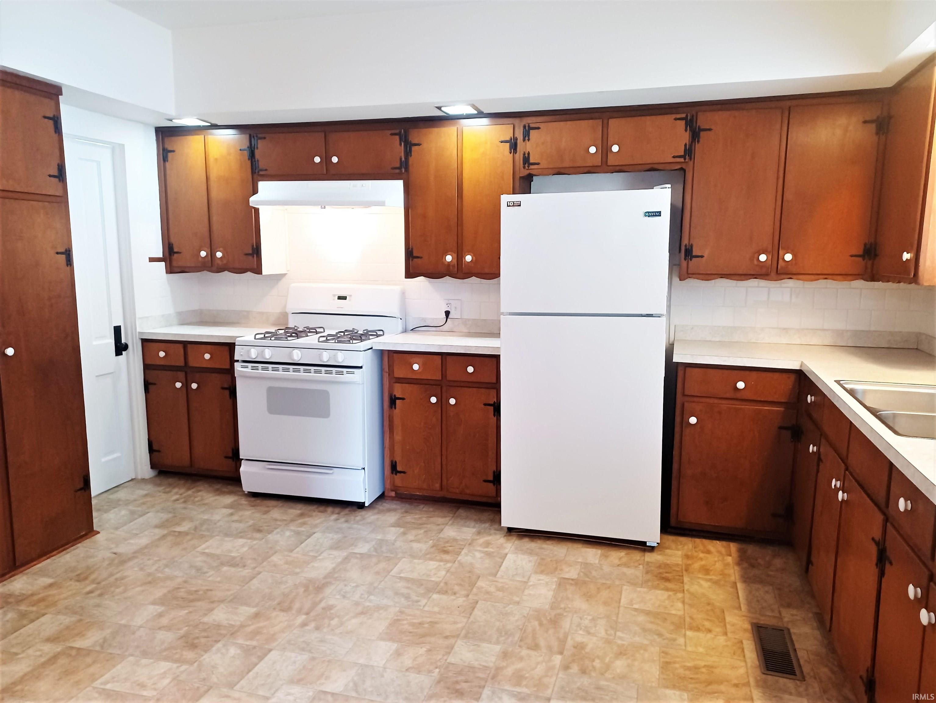 607 East Division Street Boonville, IN 47601 - Photo 8 of 26