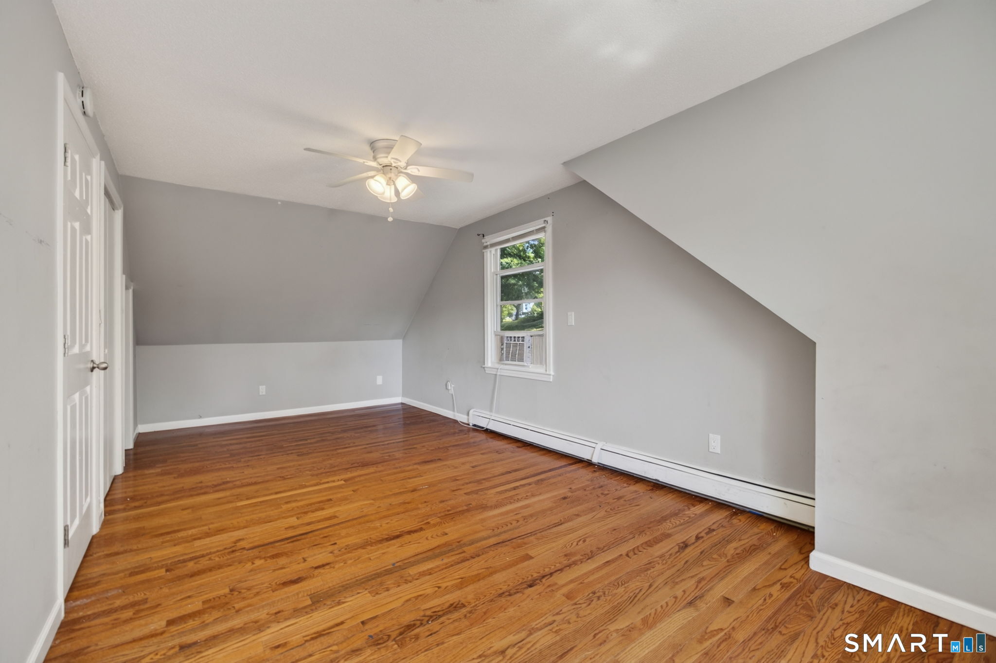 224 Anns Farm Road Hamden, CT 06518 - Photo 22 of 40 Upper level bedroom.
