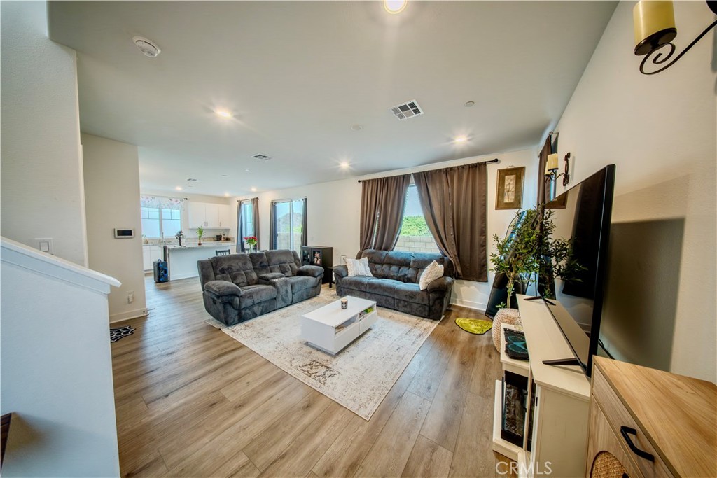 364 Castaic Way Rialto, CA 92377 - Photo 16 of 73