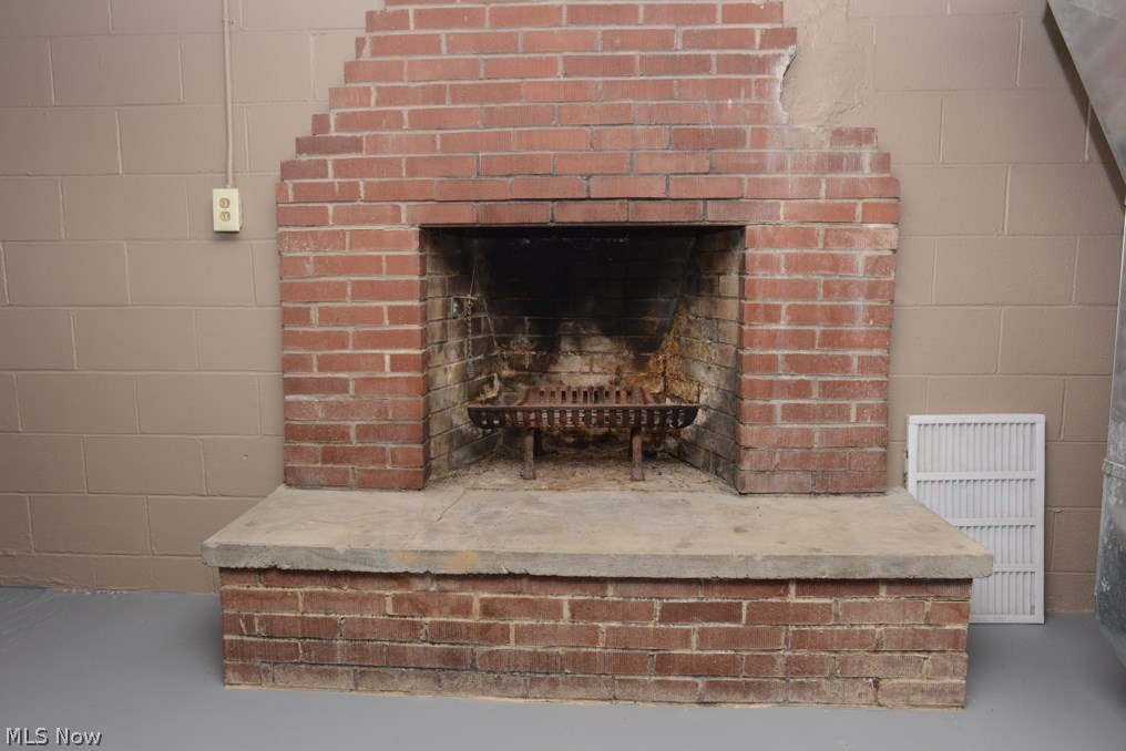105 Trease Road Wadsworth, OH 44281 - Photo 17 of 19 Current seller has never used the fire place.