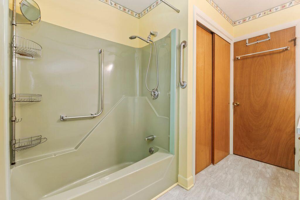 9 Maple Street Cumberland, ME 04021 - Photo 37 of 42 Full Bathroom 4