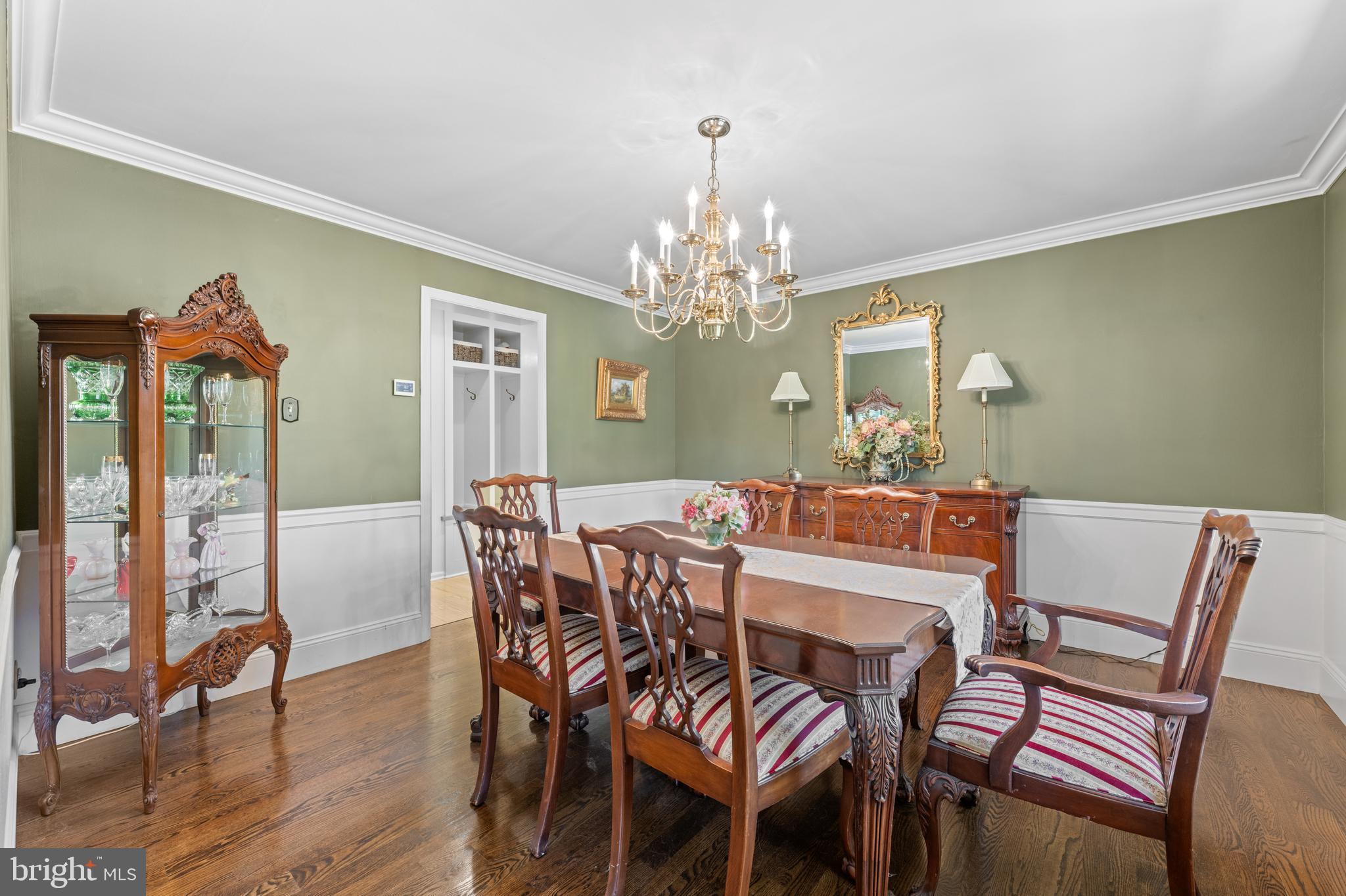 1064 Beaumont Road Berwyn, PA 19312 - Photo 14 of 41 Wonderful Space for Holiday Gatherings