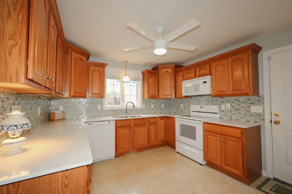 5 Terrell Lane Hollis, NH 03049 - Photo 3 of 32